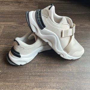 Sorel Women’s Kinetic Renegade RNEGD Strap Sneaker, size 10